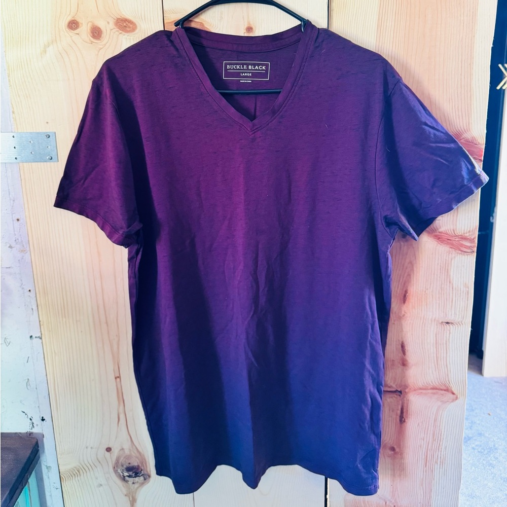 Buckle Black Maroon V-Neck Shirt Large